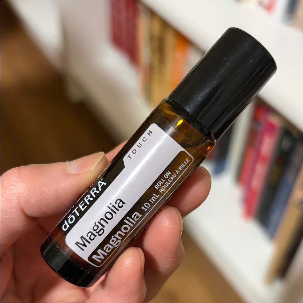 doTERRA Magnolia Touch Roll-On - Black and Brown